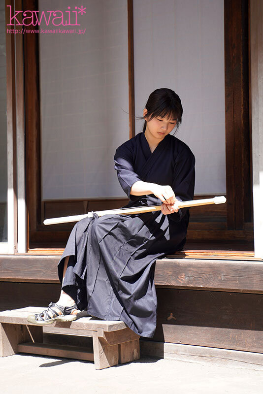 森林の恵みを感じ、豊かな自然に育まれた、汚れなき子は、実は濃厚おじさんとエッチがしたい! 山梨県の過疎地で、お爺ちゃんと2人暮らしの女の子AVデビュー 柊みおり 7枚目