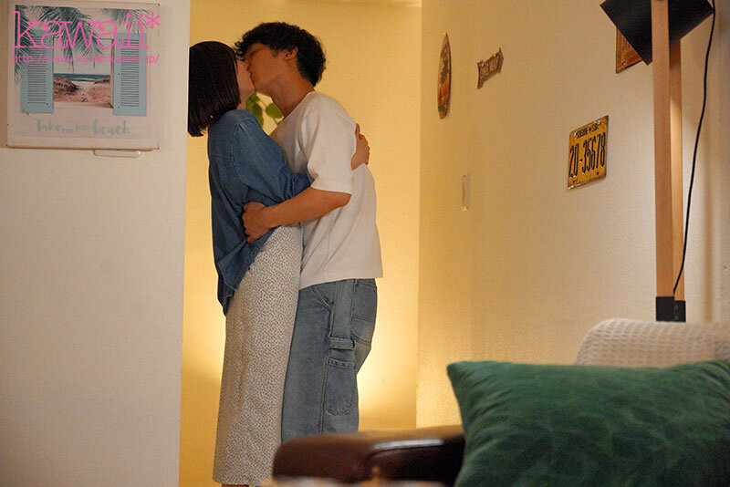 朝起きたら隣に親友の彼女がいた。 酔った勢いでヤッてしまった後悔よりも可愛いくてエロくて、もうどうでもよくなって親友のことも、午後からのバイトも、彼女との約束も全部ドタキャンしてセックスしてセックスして俺のチ●ポとはるのマ●コが溶けるくらいずっ… 青葉はる