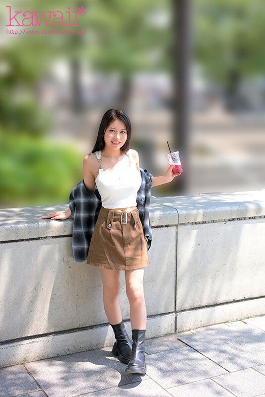 見た目よりウブで見た目より真面目な、SEX経験ガチ1回のみインフルエンサー（カップ数:Hcup）のいきなり中出し体験デビュー【1本限定出演】 重盛れいか 画像13