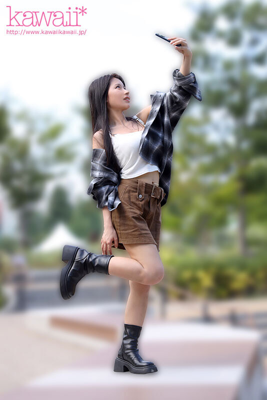 見た目よりウブで見た目より真面目な、SEX経験ガチ1回のみインフルエンサー（カップ数:Hcup）のいきなり中出し体験デビュー【1本限定出演】 重盛れいか 画像2