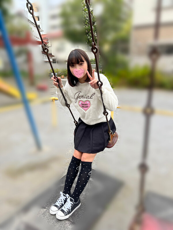 【小さな女の子2体にイタズラ】無邪気な笑顔が曇り不安な顔で警戒する姿に興奮が抑えきれず未熟ワレメに大人の勃起チ●ポを埋め込んでしまいました… 画像1