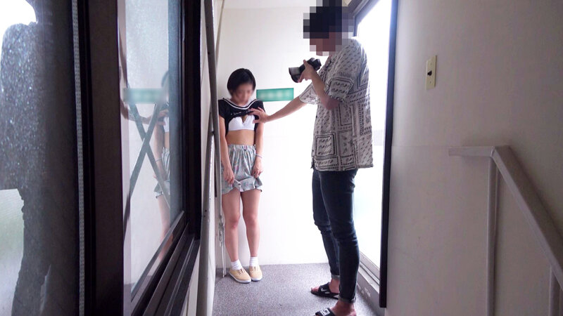 【小さな女の子2体にイタズラ】無邪気な笑顔が曇り不安な顔で警戒する姿に興奮が抑えきれず未熟ワレメに大人の勃起チ●ポを埋め込んでしまいました… 画像5