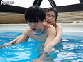 「おち○ちん大きくなっちゃったの？叔母さんがなんとかしてあげるね」叔母と水泳の練習にプールへやってきたボク。でも叔母さんのセクシーな水着姿と周りの水着女性にフル勃起でプールから出られない！慌てた叔母さんがこっそりと手でヌいてくれました。でも叔母さんも… - 5