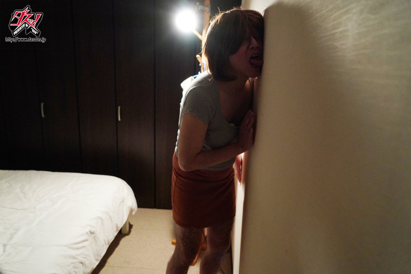 隣人に俺の妻が寝取られて。「薄壁越しに罵られた女装親父の怒り」編 黒川すみれ