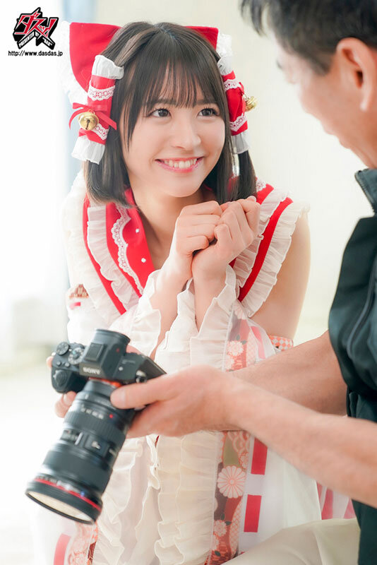 痛カメコに小悪魔誘惑でガチ恋どぴゅ沼につき落とす痴女コスプレイヤー 秘密のコスパコ中出し撮影会 東條なつ 画像1