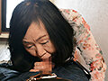 嫁が居ない日、義母に勃起チ○ポ見せたら…手コキフェラまでいけちゃう！？4時間 sample 12