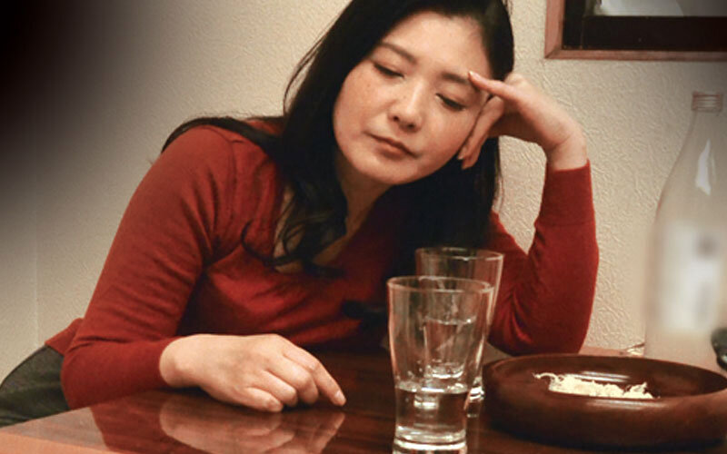 「お母さん酔わせてHなことしらいでヨネ？…」酔っぱらった母はスケベな息子にヤラレちゃう！？4時間 サンプル