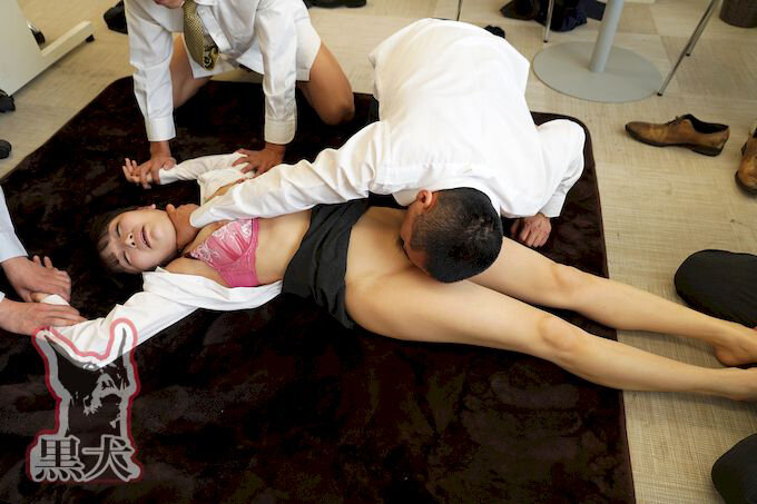 ワガママ放題な生意気女社員を監禁調教！佐藤ののか