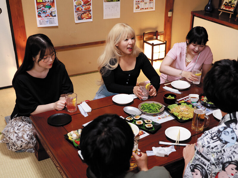 合コン数合わせ要員の陰キャ女子に居酒屋トイレで路上でめっちゃキスされ軽率にお持ち帰りしたら…一発ヤっても帰ってくれず勝手に同棲開始 デカパイズリと乳揺らしピストンで連日ザーメン抜き盗られ生活 丸最レア サンプル画像