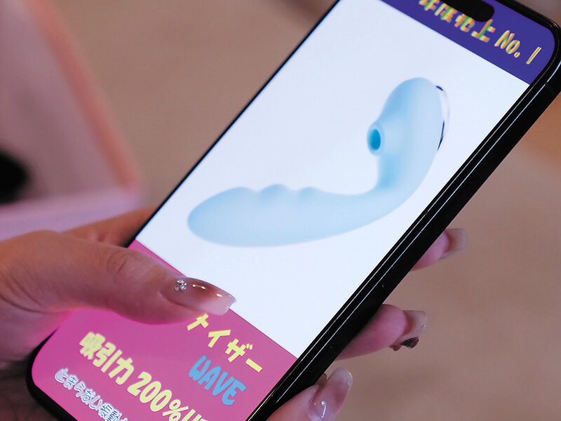 行き遅れ女上司のクリトリスを‘吸うやつ’でズル剥け吸引 しゃぶりついて離さない粘着刺激で剥きっぱなしになったド敏感クリを弄りこねくり膝ガクガク潮ブシャブシャのイキたがり淫乱メスに堕としてやった 森沢かな 画像11