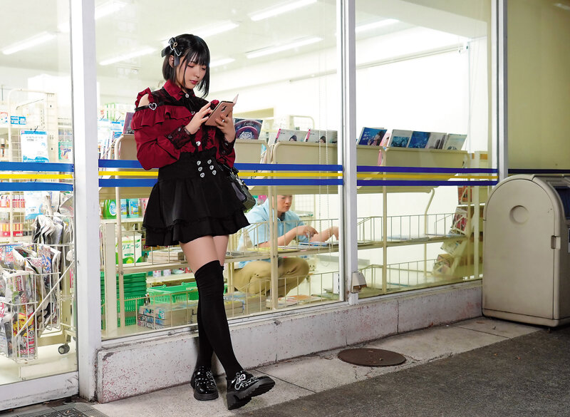サンプル-「ち○ちん舐めるからご飯ちょうだい？」コンビニ深夜バイトで廃棄弁当目当てのちんしゃぶ地雷系女子に懐かれた僕がねっちょりジュボジュボ口淫で情けなく何度もザーメンお漏らしフェラ沼堕ちした3日間 虹村ゆみ