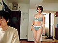 ボーイッシュ女友達が連日ほろ酔いで僕の激狭ワンルームに泊まりに来ては隠れ巨乳を無防備にポロリ&むにむに密着させるせいで完全に異性として意識したのにオナニーもできない生殺し地獄でムラムラ抑えきれず一晩中何度もナマ中出しハメしまくった 宍戸里帆 画像7