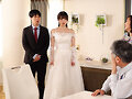 「お願い、この週末だけ恋人のフリして？」同僚OLの両親を安心させるため婚約者に成りすますうち二人でお風呂に入ることになり…濡れテカる美巨乳にたまらず即パコ恋人設定に便乗して3日間ハメまくった 白羽舞菜 - サンプル 19