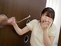 一般男女モニタリングAV しごいてしゃぶってヌキまくり!!素人女子大生が無数に生えた壁ち○ぽの即ヌキに挑戦! 2 フル勃起ち○ぽに囲まれ恥じらいながらもオマ○コが濡れてしまった女子大生はザーメンまみれでノンストップ射精SEX!総発射48発! サンプル画像3
