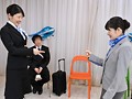 【ベストヒッツ】高嶺の花の美人キャビンアテンダント限定！航空会社対抗中出し野球拳！ 2 勝てば100万円！負ければいきなりデカチン即ハメ！フライト帰りのCAオマ○コに上司の目の前で何度イってもやめない追撃ピストンで抜かずの連続中出し！4人合計19発【アウトレット】 サンプル画像1