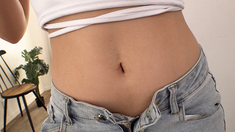 【FANZA限定】平均年齢22.5歳！！【へそ出しコーデ女子限定】初めてのおへそ観察＆DEEP乳揉み！恥ずかしいけどアヘ吐息を漏れ漏れww へそ出し敏感娘はエチエチ発情しちゃって生ち○ぽだって受け入れちゃう！おへそとバストが綺麗な素人娘4名全員連続… パンティとチェキ付き 画像16