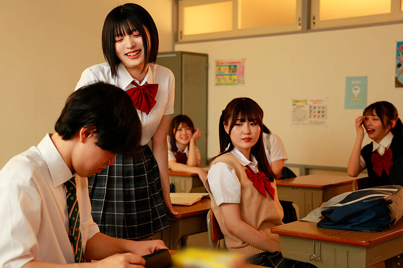 貼れば誰でもいいなり!ハーレム洗脳シールでクラスの一軍女子を完全支配してハメ比べ! 2枚目