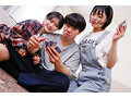 ボーイッシュ女子逆3P！男友達みたいな黒髪ショートの幼馴染から常に乳首責めとベロチューの同時攻撃でヤられまくった1泊2日。小松本果 虹村ゆみ - 5