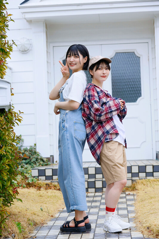 ボーイッシュ女子逆3P!男友達みたいな黒髪ショートの幼馴染から常に乳首責めとベロチューの同時攻撃でヤられまくった1泊2日。小松本果 虹村ゆみ 画像2