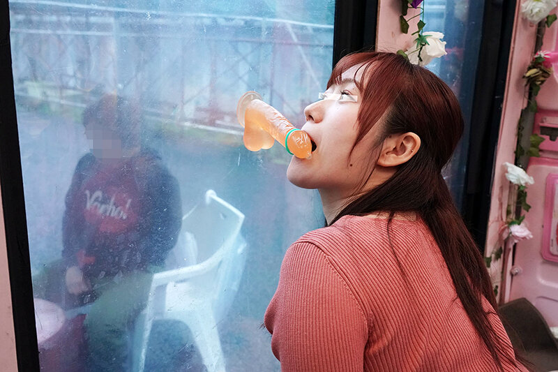 一般男女モニタリングAV×マジックミラー便コラボ企画 愛する夫の目の前で路上NTR!清楚な人妻が「お口だけでコンドーム装着」に挑戦!2 ノーハンドでデカチンを咥えたご無沙汰妻のオマ○コは欲しがり汁が溢れ出す!旦那の目の前で寝取って最後はゴムを外して生中出し! 2枚目