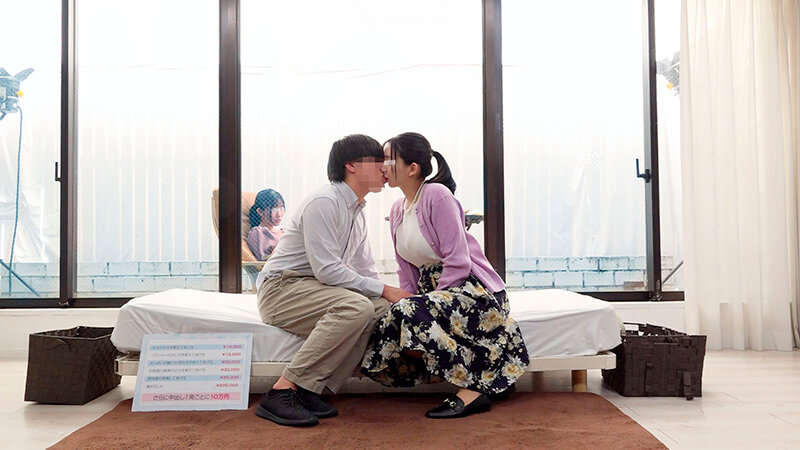 一般男女モニタリングAV マジックミラーの向こうには実の娘(=彼女)!「娘がダメなら私が…」巨乳母がデカチンすぎて童貞卒業できない娘の彼氏を優しく筆おろし!フル勃起デカチ○ポを根元まで受け挿れたご無沙汰オマ○コと性欲溢れる童貞チ○ポの中出しセックスは1発限… 3枚目