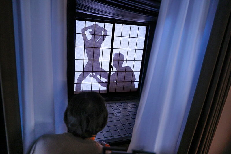 美人義母の障子越しシルエットSEXを毎日覗いていることに気づかれて…父が出張中、童貞の僕を寝室に連れ込み何度も中出しさせてくれた義母との秘密の家庭内NTR 望月りんね サンプル