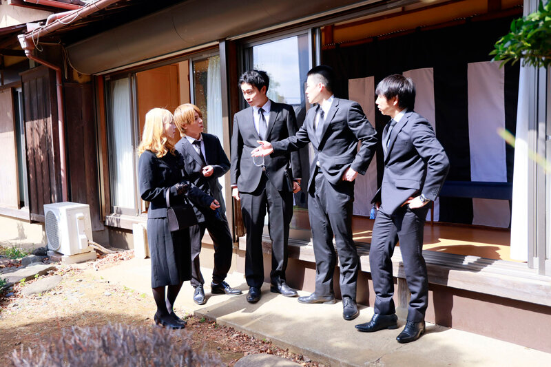 金髪喪服ギャル。6年ぶりに再会した部活仲間に記憶が無くなるまで酔わされ集団中出し乱交で弄ばれた元野球部マネージャー めぐり24歳 ギャル・素人 ★0 シーン3