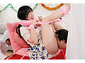 サンプル画像6 - 拘束！女子大生限定まんもりクイズ！不正解でベロベロおじさんの顔面にオマ○コ直撃密着クンニ！