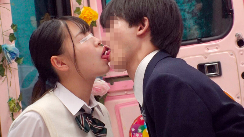 一般男女モニタリングAV×マジックミラー便コラボ企画 アオハル限定 田舎のウブな女子○校生が童貞の同級生男子を初めての筆おろし体験!狭い車中で2人っきりになっただけで大興奮!ガチガチ勃起の男子チ○ポに迫られて恥じらいながらも膣がキュンキュンしちゃった純朴娘… 画像3