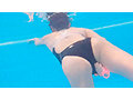 一般男女モニタリングAV 水泳部アスリート限定 競泳水着の女子大生が固定バイブ平泳ぎに挑戦！水面が揺れるほどの激震バイブをオマ○コに挿入したままプールを泳ぎ切ったら高額賞金！溺れるほど脚ガックガク痙攣イキしすぎて途中棄権したJDに水中即ハメ！びしょ濡れプー… サンプル画像5
