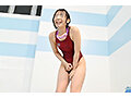 一般男女モニタリングAV 水泳部アスリート限定 競泳水着の女子大生が固定バイブ平泳ぎに挑戦！水面が揺れるほどの激震バイブをオマ○コに挿入したままプールを泳ぎ切ったら高額賞金！溺れるほど脚ガックガク痙攣イキしすぎて途中棄権したJDに水中即ハメ！びしょ濡れプー… サンプル画像6