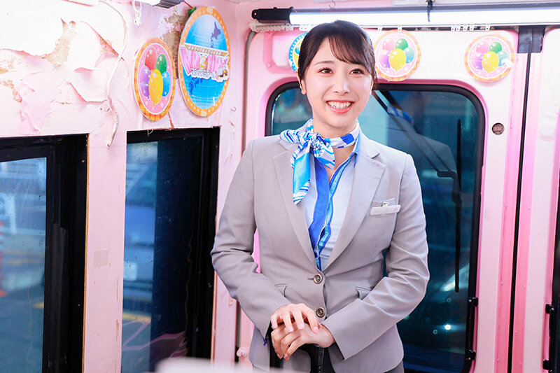 働く女AV出演ドキュメント 現役国際線キャビンアテンダント あすかさん(24歳)170cm高身長、Gカップ巨乳、デカ尻90cm、黒パンスト美脚―。マジックミラー便では口説けなかったハイスペックなCAが交渉の果てに最初で最後のAV DEBUT 画像3