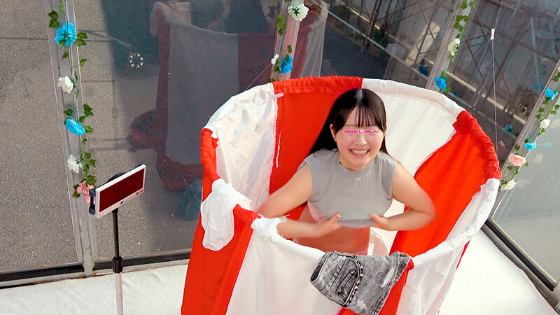 顔出しMM号 素人限定 ザ・マジックミラー 女子大生が青空ビキニ生着替えチャレンジ！3 タイムアップで公開デカチン即ハメ！イってもやめないデカチン追撃ピストンで連続中出し！ 画像2