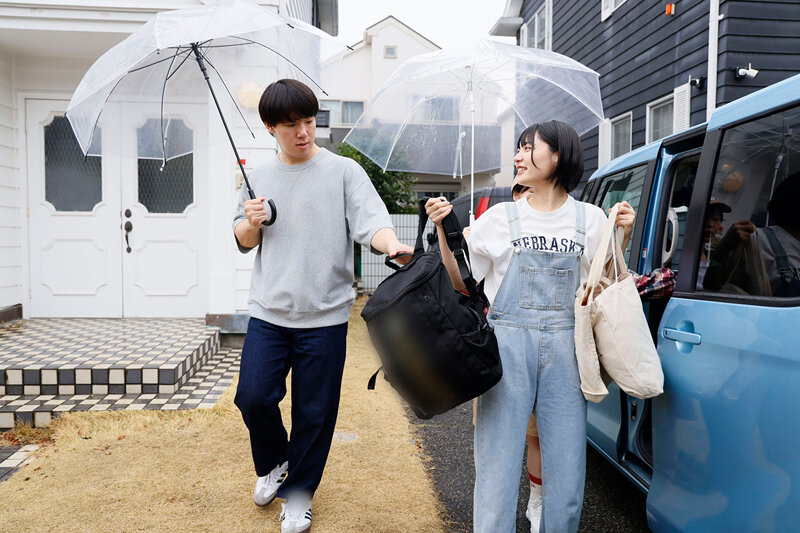 ボーイッシュ女子逆3P!男友達みたいな黒髪ショートの幼馴染から常に乳首責めとベロチューの同時攻撃でヤられまくった1泊2日。小松本果 虹村ゆみ 画像3