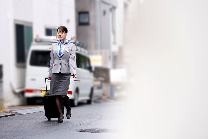 緊縛解禁!美脚キャビンアテンダントが緊縛調教でドM覚醒!淫乱ドすけべ女に豹変し自ら性処理おもちゃに堕ちた大手航空会社の黒パンストCA 椎名ななみ 画像2