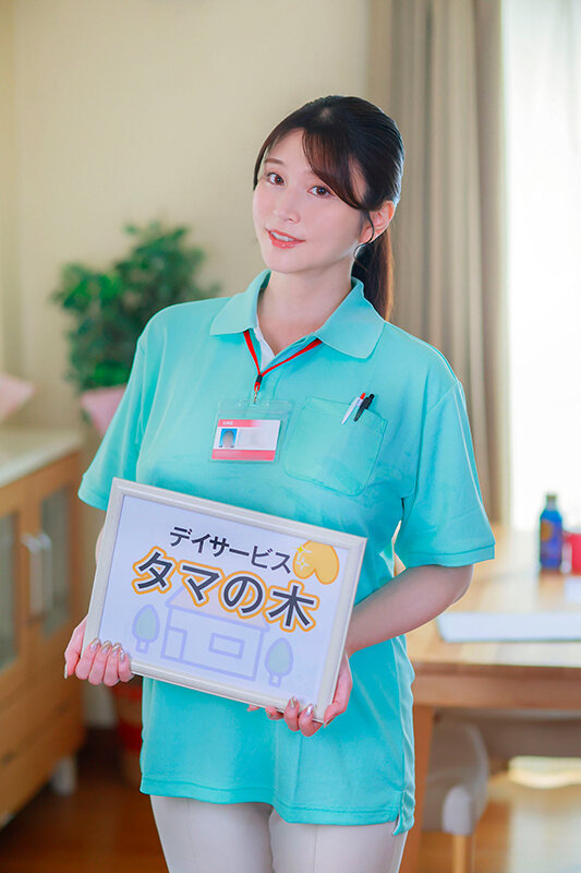 お願いされたら断れないデカ尻爆乳介護士！セクハラ老人たちにムチムチ肉感ボディを執拗に弄ばれ乳首びんびん！制御不能の中出し乱交介護！東実果 サンプル画像 3