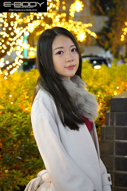 数多くの財界人が遊ぶ高級クラブのトップ嬢は脱いだら極細美ボディ、ドスケベ 超華奢55cm 美巨乳No.1ホステス AVデビュー 香住みなみ エロ2