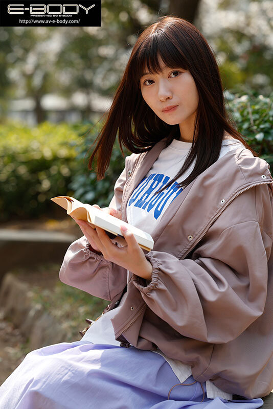 初めて出来た彼女を脱がしたら…着衣から想像できない物凄いスリム美白巨乳 大興奮の僕は性欲尽きるまでハメまくった 設楽ゆうひ 画像2