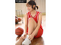 あの女子大生バスケプレイヤーは青い瞳のハンガリー人ハーフ美女 高身長170cmで脱いだら巨乳Gカップ 早瀬セイナ AVデビュー - サンプル 1