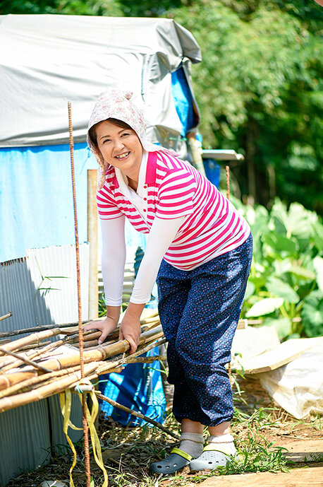 働く田舎のおばさん3 8時間 サンプル1