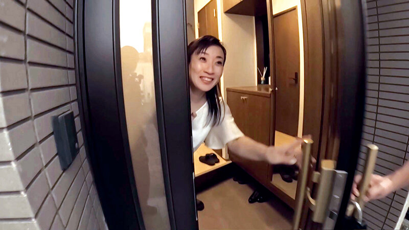 夫と子の居ぬ間に自宅訪問し奥さんをやりたい放題メチャクチャにして生中出ししまくり家中を女潮と精子まみれにして帰りました。 美原すみれ 画像1