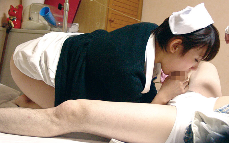 病院でナースのムチムチおばさんに勃起チ○ポを露出したら…4時間 15枚目