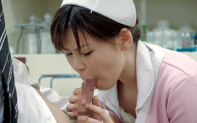 病院でナースのムチムチおばさんに勃起チ○ポを露出したら…4時間 4枚目