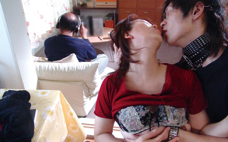 夫が横にいるのに息子が母子交尾したがるんです…4時間 13枚目