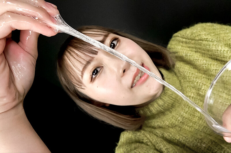 淫乱痴女のベロ唾液手コキ