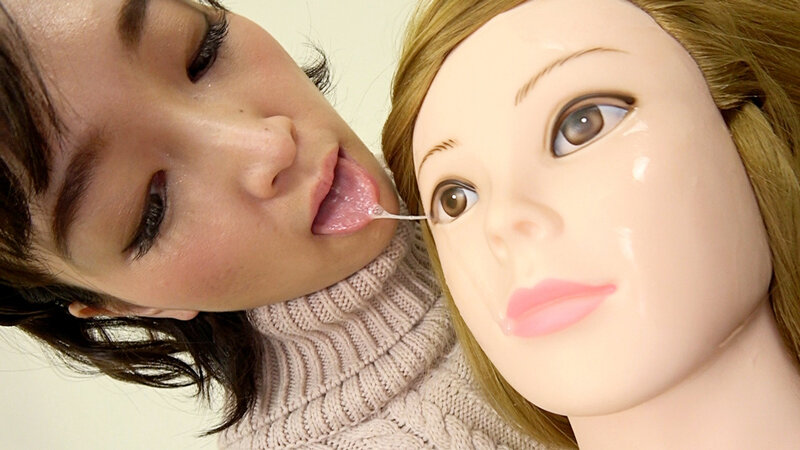 マネキンをベロでしゃぶりつくす美女 画像8