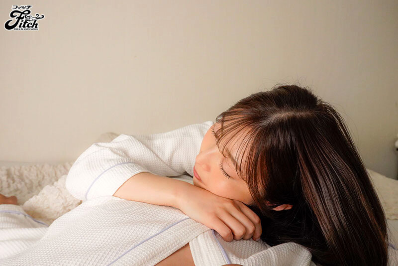 【VR】【Fitch高画質8K肉感VR】寝起きすっぴんでも美人すぎて反則… 朝から無意識に僕を狂わせる年上セフレとリアルな朝SEX 七海那美 画像5