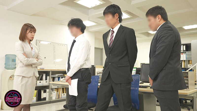 普段は厳しい女部長は新入社員をたぶらかす 男をダメにする甘サド痴女 隣に同僚がいるバレヤバ状況で 密着囁き淫語挑発され何度も中出しさせられた。黒川すみれ