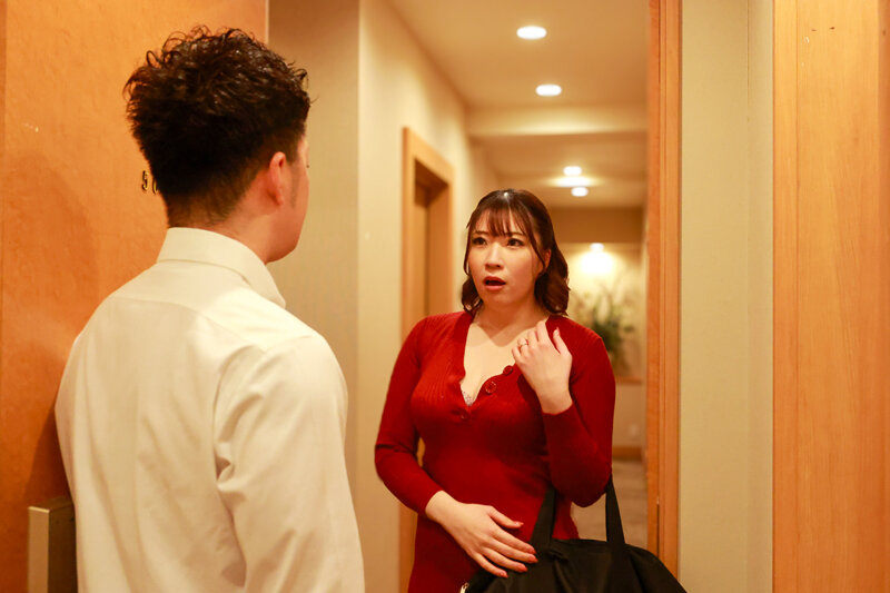 サンプル-高級デリヘル呼んだら会社の女上司とまさかの遭遇！弱みを握ったので本番禁止のルールを破ってゴム無しSEXし放題！下唇を噛みしめ涙目で俺の濃厚ザーメンを膣受けする姿にガチ興奮！ 夕季ちとせ