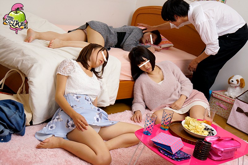 女子大に通う姉が家に友達を連れて来た!飲み物に睡眠薬を入れて出したら量を間違え全員昏●! 乳房を揉みながら寝顔に注意しつつ強気のセックス三昧!(中出し)姉の締まりが一番良かった!
